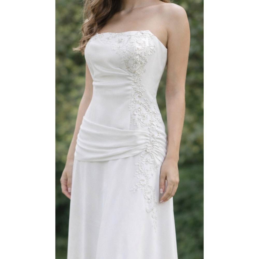 strapless satin white wedding gown from Essense of Australia with beading Size 8 - Picture 2 of 16